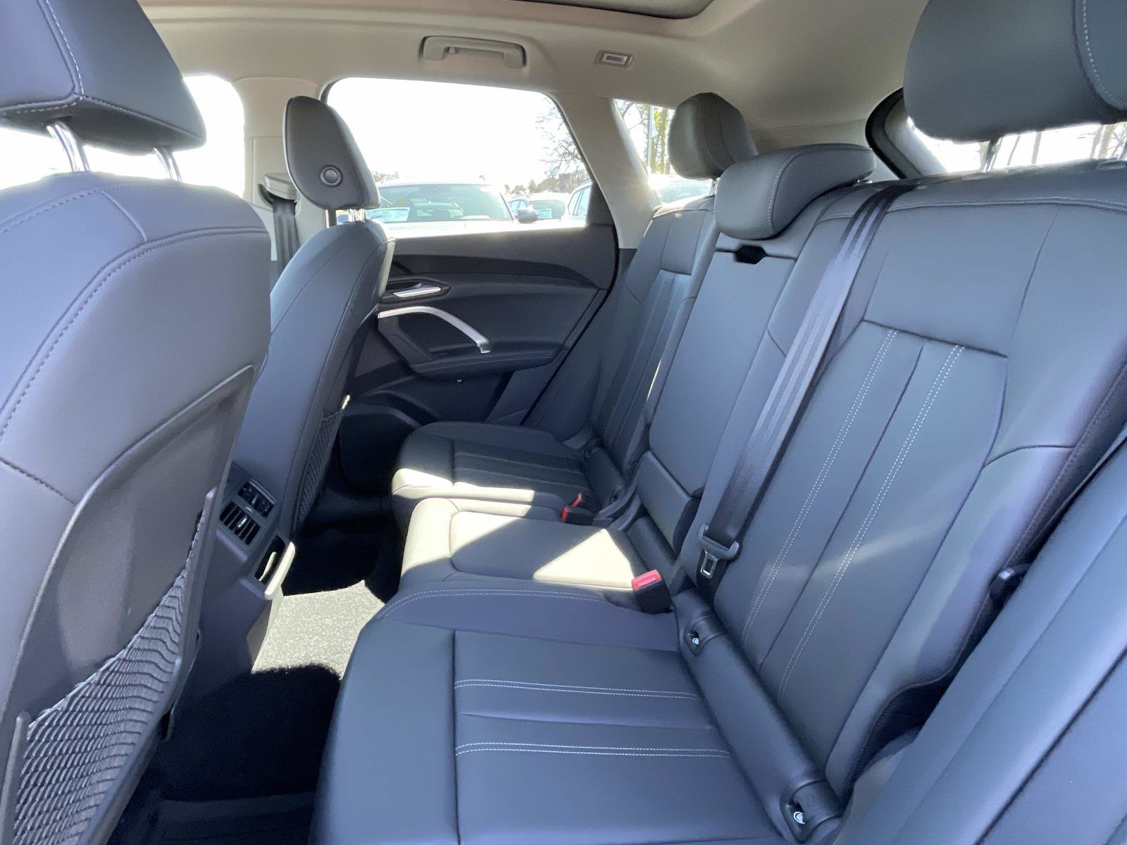 Used 2025 Audi Q5 Premium w/ Convenience Package image 12