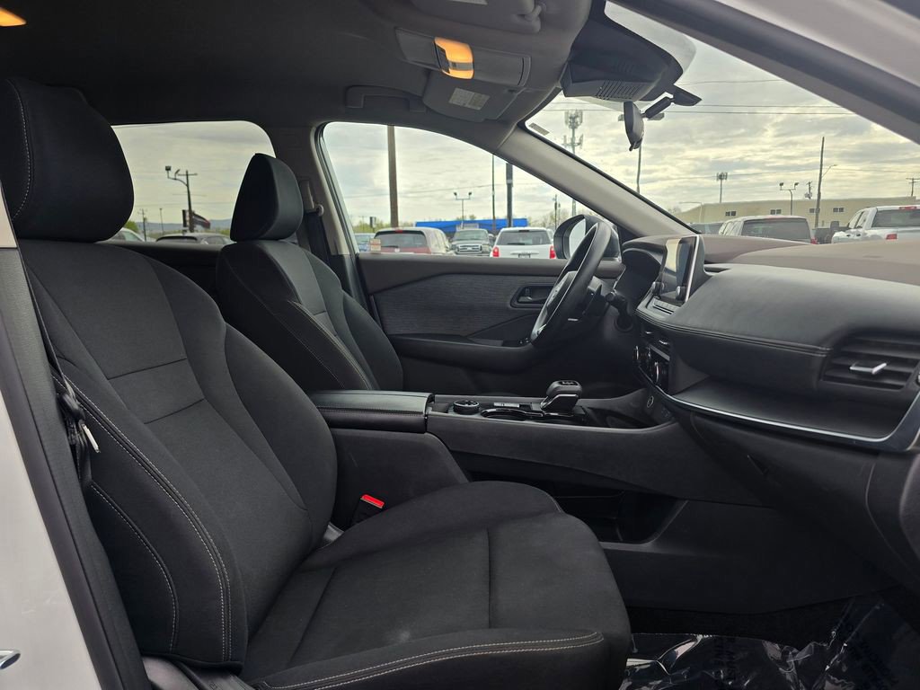 Used 2023 Nissan Rogue S AWD/4WD image 10
