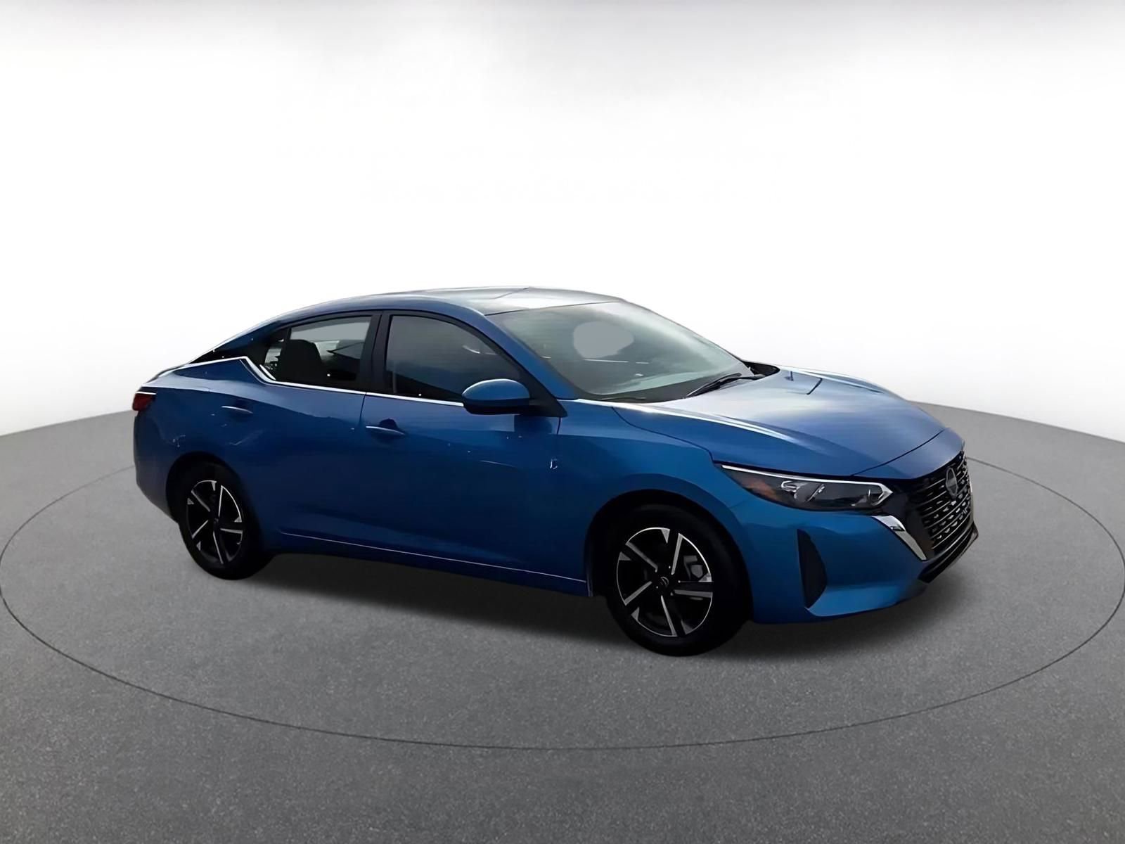 Used 2025 Nissan Sentra SV image 2