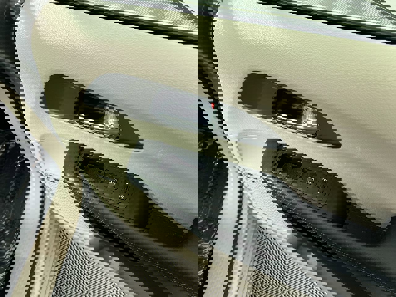 Used 2018 Chrysler Pacifica Limited image 31