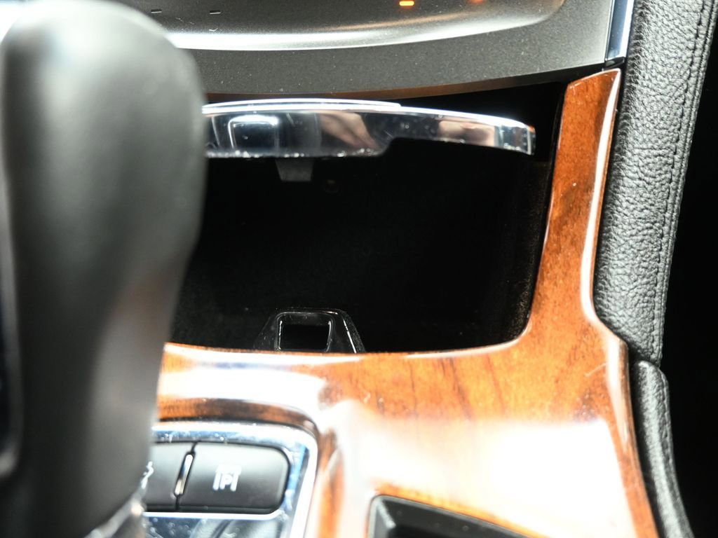 Used 2013 Lincoln MKS AWD image 17