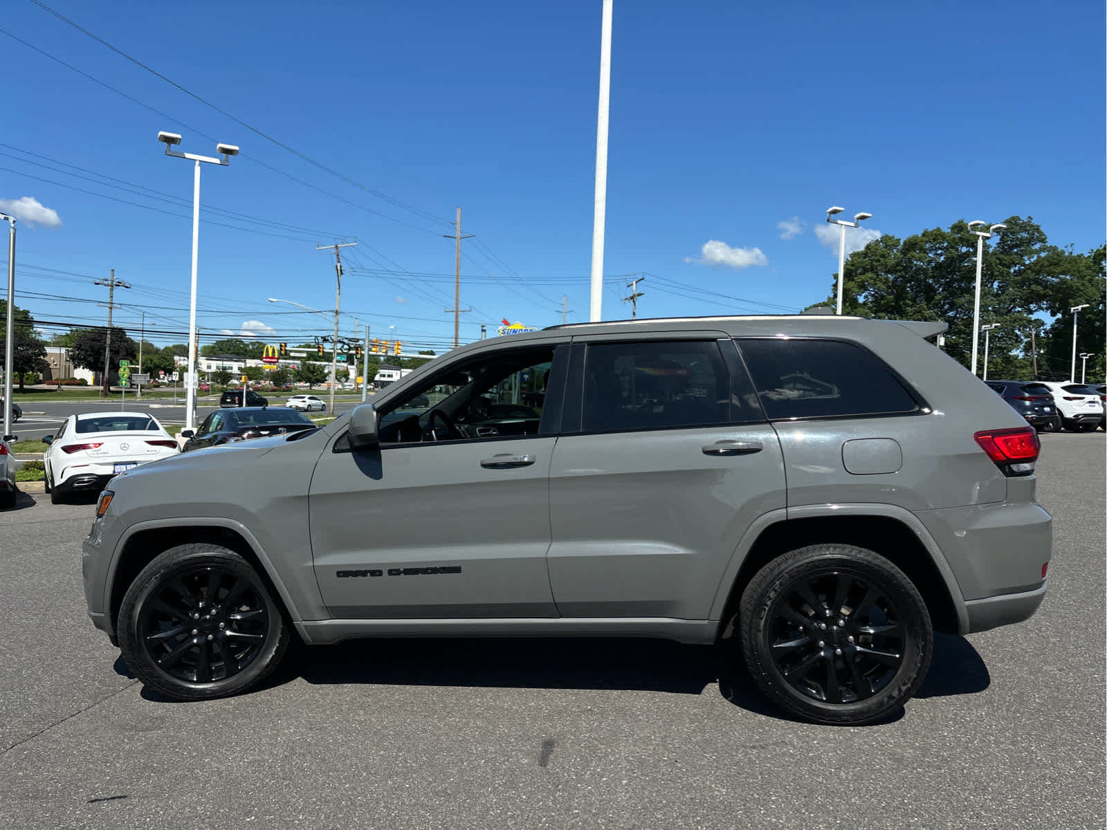 Used 2020 Jeep Grand Cherokee Altitude AWD/4WD image 6