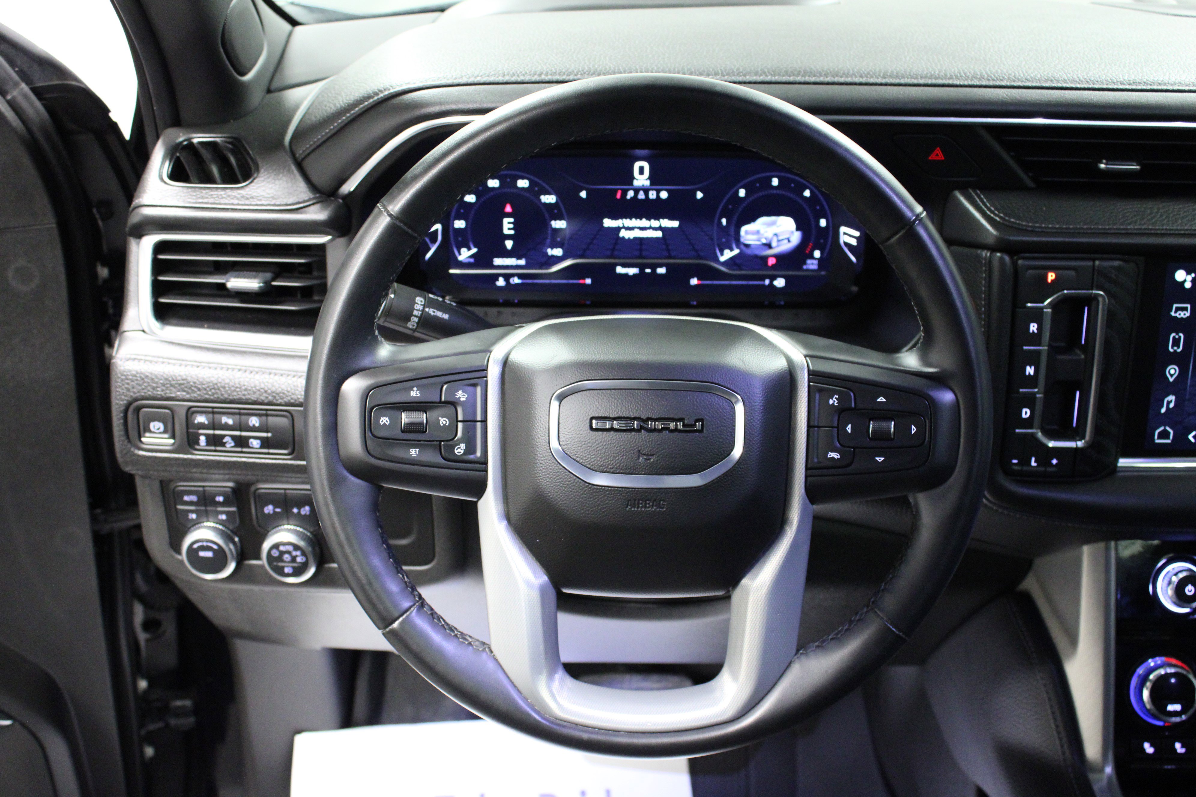 Used 2023 GMC Yukon XL Denali image 18