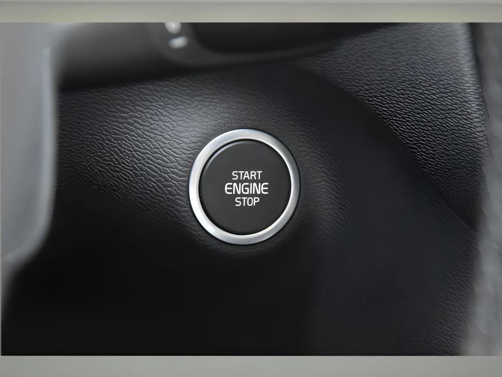 Certified 2025 Volvo XC40 B5 Ultra w/ Protection Package Premier image 29