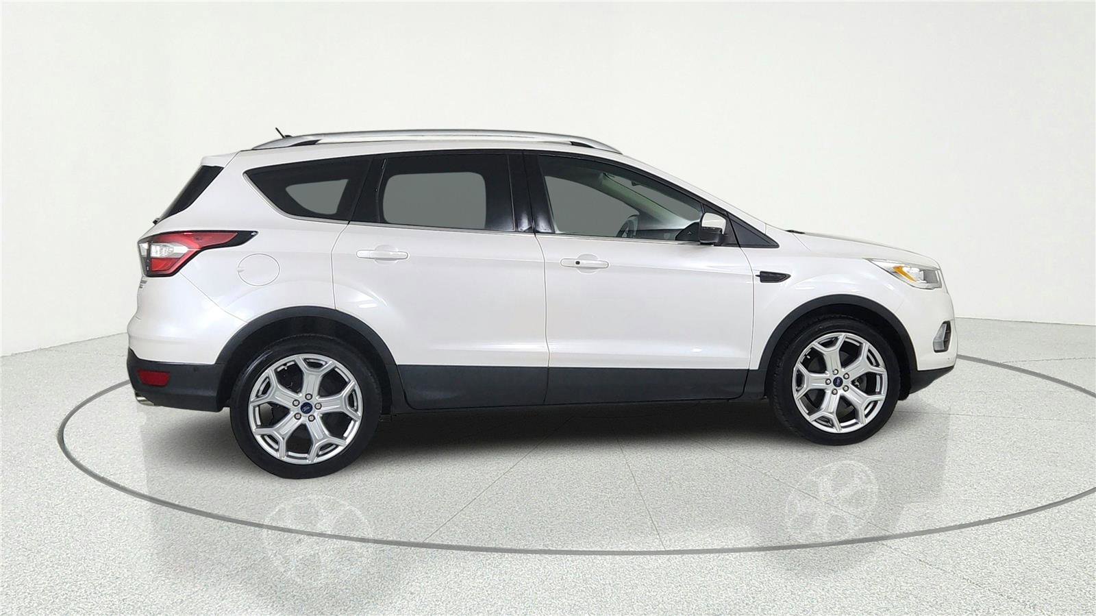 Used 2018 Ford Escape Titanium w/ Ford Safe & Smart Package AWD/4WD image 6