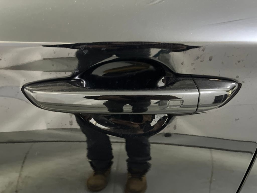 Used 2025 Genesis G70 2.5T image 39