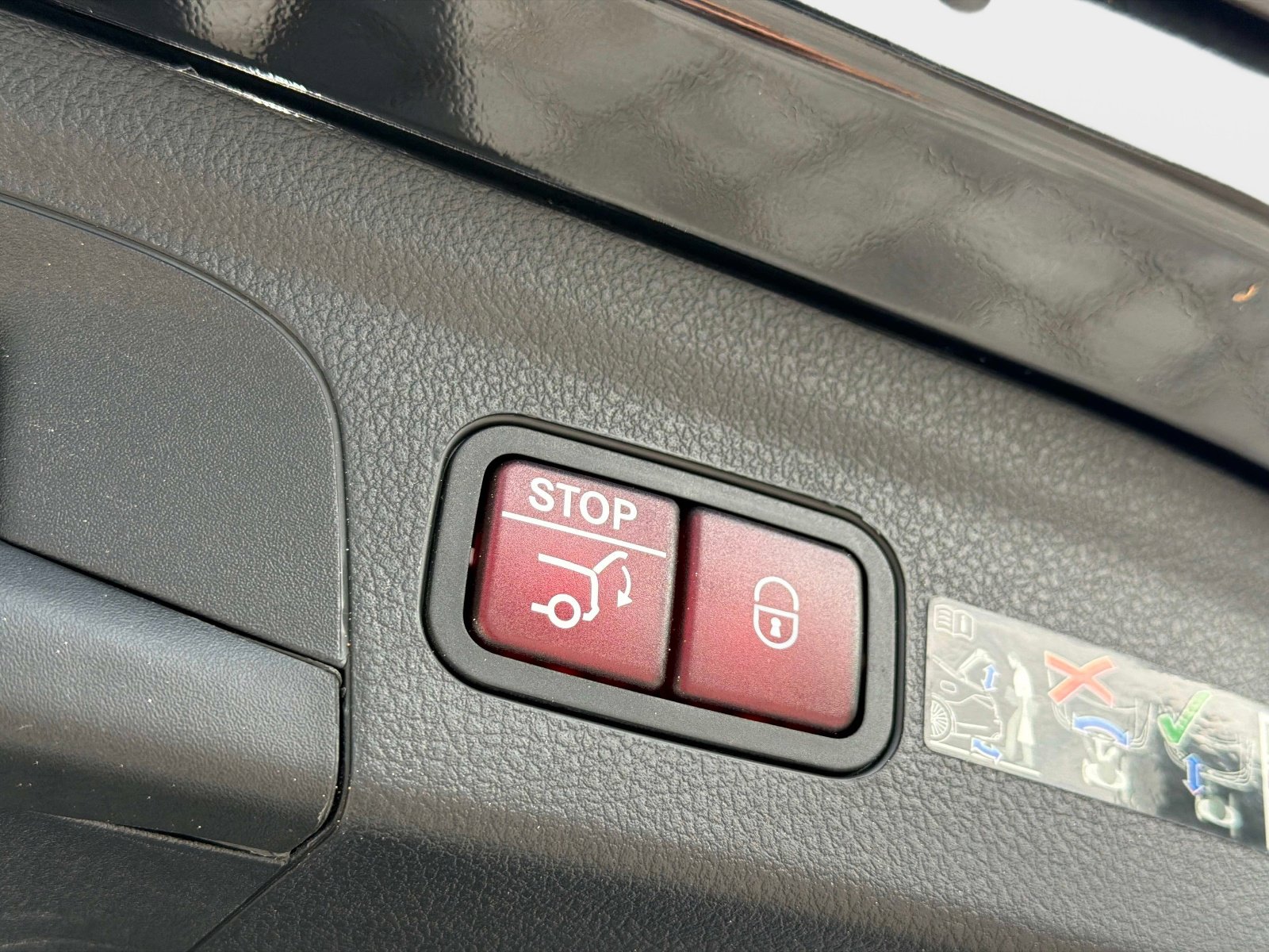 Used 2025 Mercedes-Benz GLE 450e 4MATIC image 30