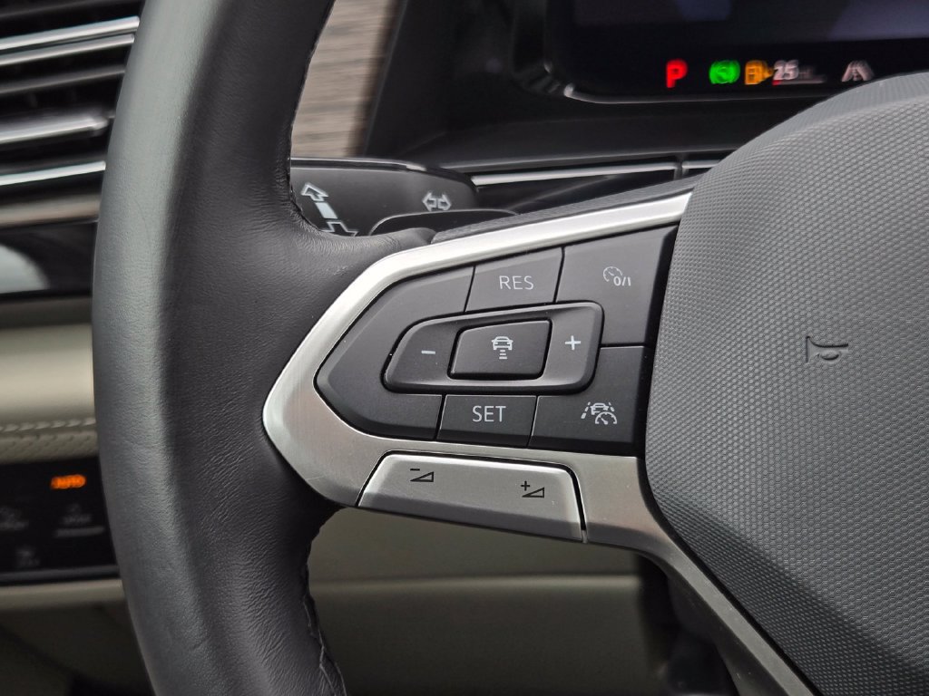 Used 2024 Volkswagen Atlas SEL Premium R-Line AWD/4WD image 24