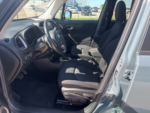 Used 2017 Jeep Renegade Latitude w/ Cold Weather Group AWD/4WD image 7