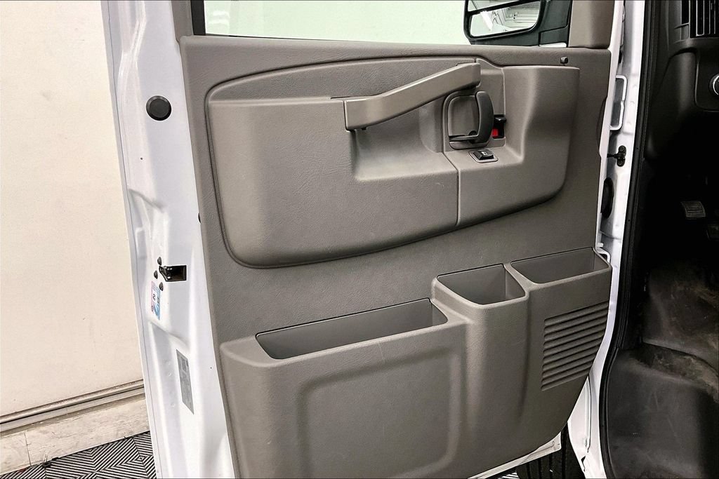 Used 2025 Chevrolet Express 2500 w/ Driver Convenience Package RWD image 24