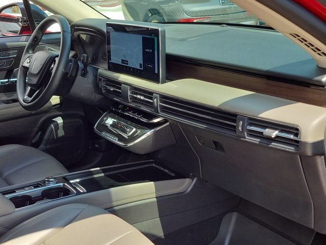 Certified 2025 Lincoln Corsair Reserve FWD image 25