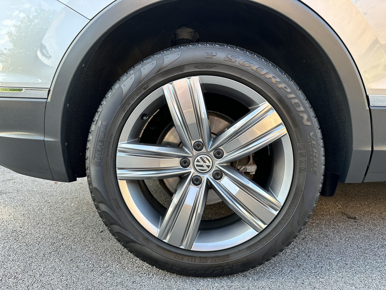 Used 2020 Volkswagen Tiguan SEL AWD/4WD image 96