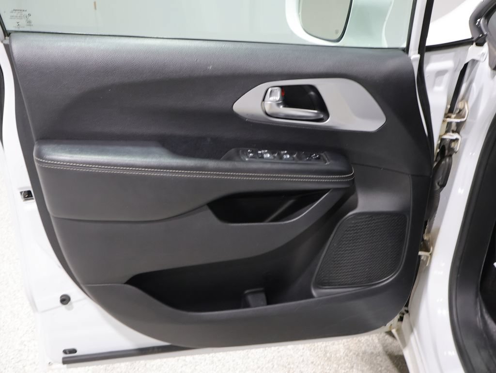 Used 2019 Chrysler Pacifica Touring-L Plus w/ S Appearance Package FWD image 13