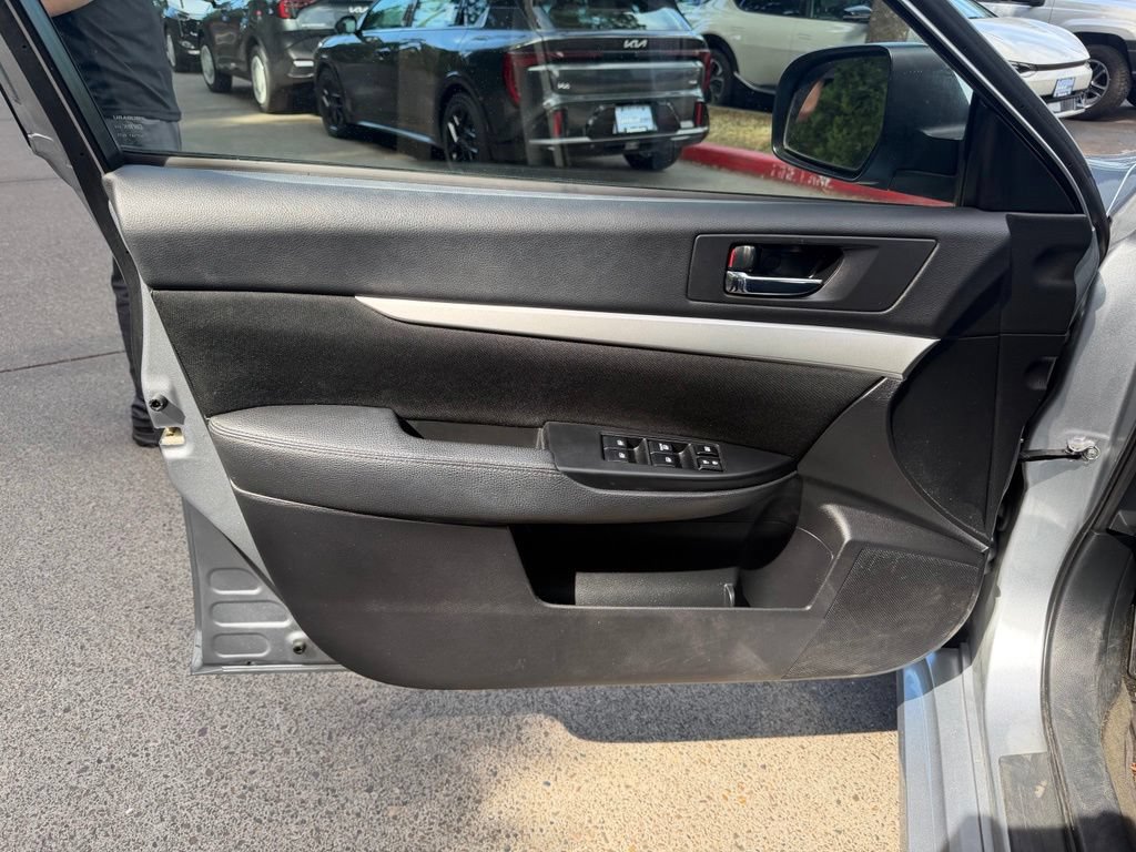 Used 2013 Subaru Legacy 2.5i Premium AWD/4WD image 10