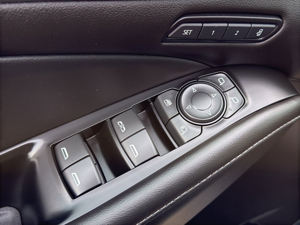 Used 2023 Buick Enclave Avenir w/ Avenir Technology Package image 13