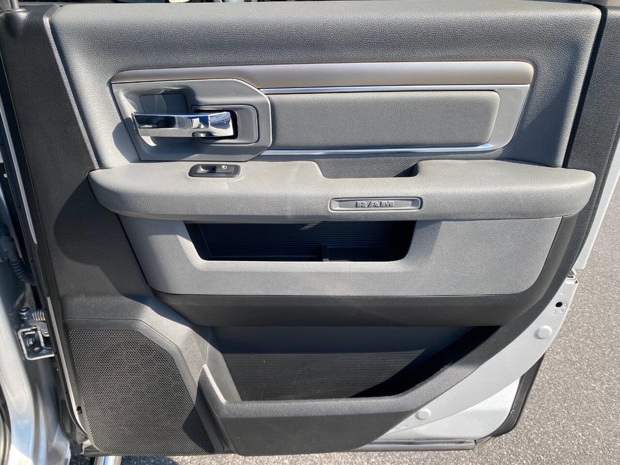 Used 2017 RAM 1500 Classic SLT w/ Trailer & Traction Group image 27