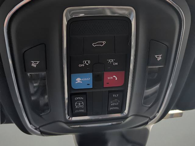 Used 2024 Jeep Grand Cherokee Altitude AWD/4WD image 15