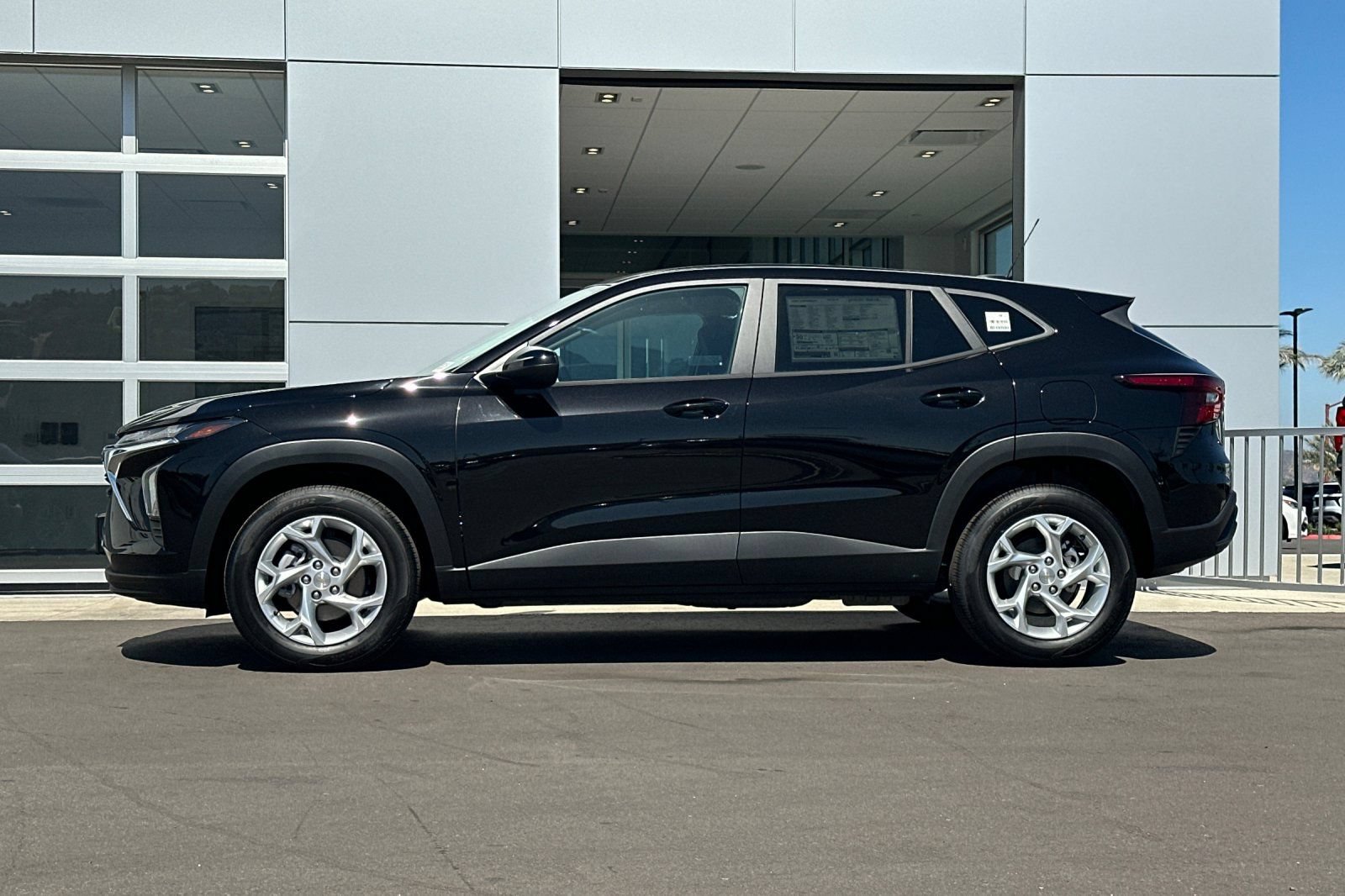New 2026 Chevrolet Trax LS w/ LS Convenience Package FWD image 7