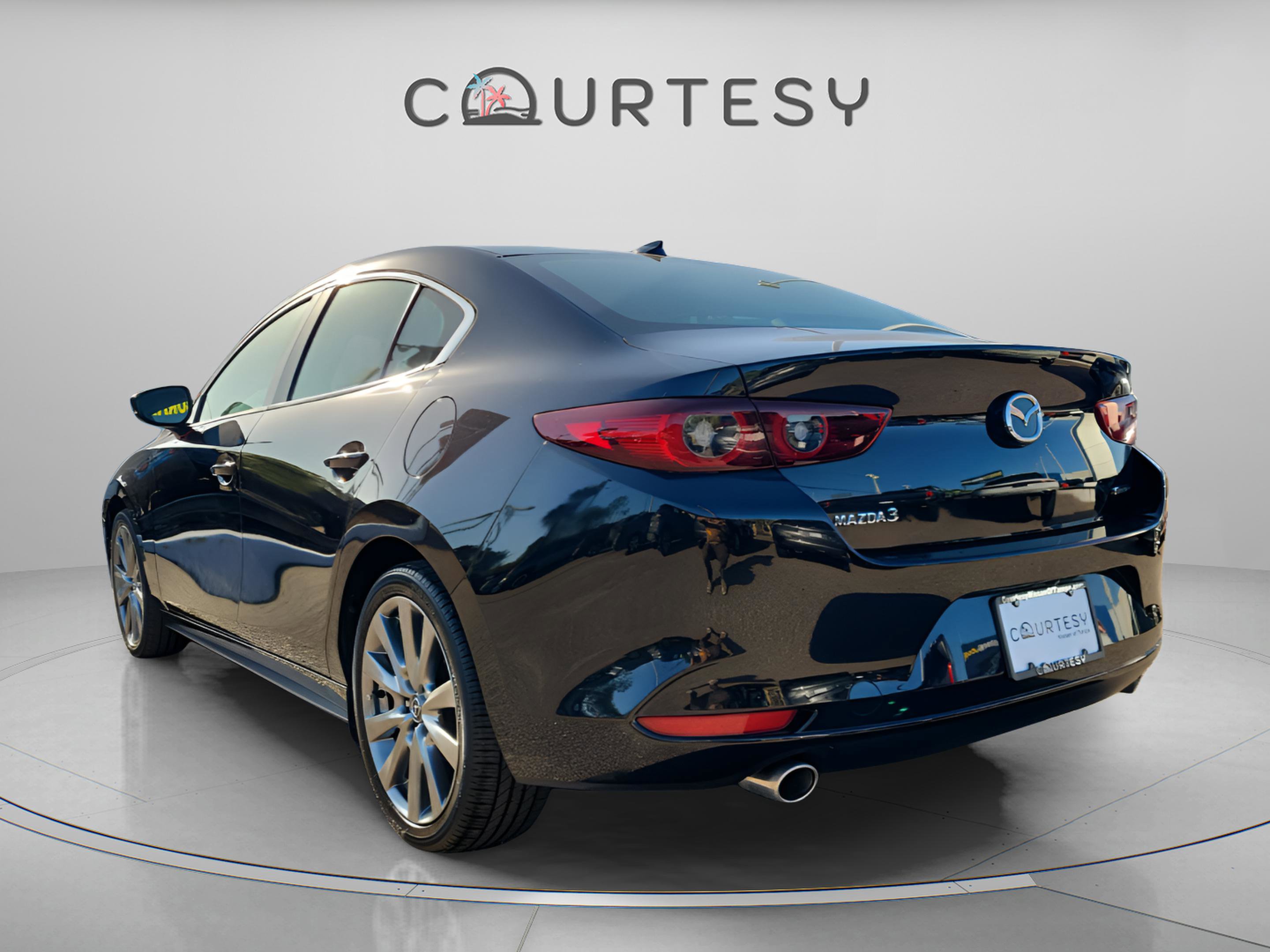 Used 2022 MAZDA MAZDA3 s video 2