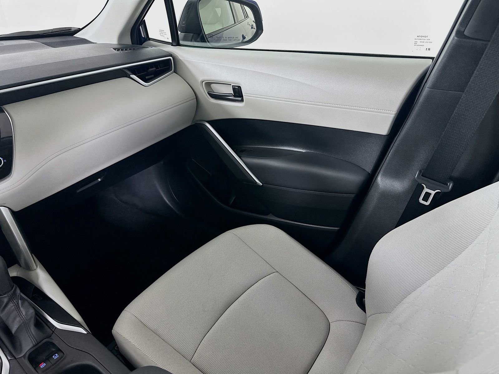 Used 2022 Toyota Corolla Cross LE AWD/4WD image 23