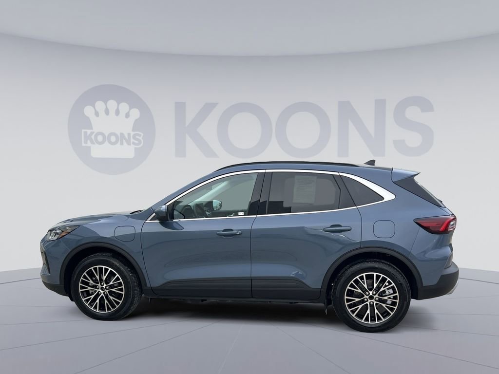 Used 2025 Ford Escape SE FWD image 2