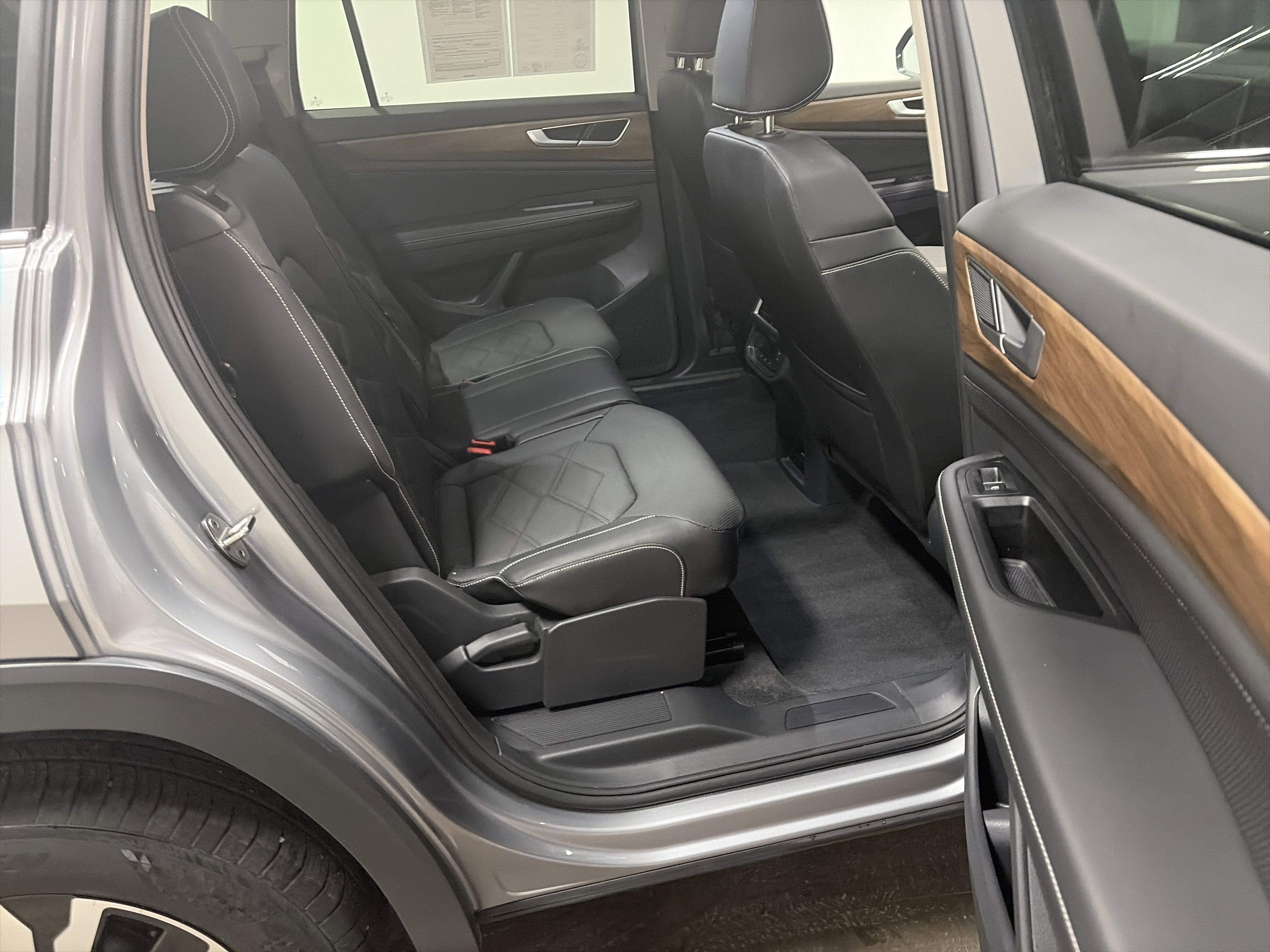 Certified 2025 Volkswagen Atlas SE AWD/4WD image 28