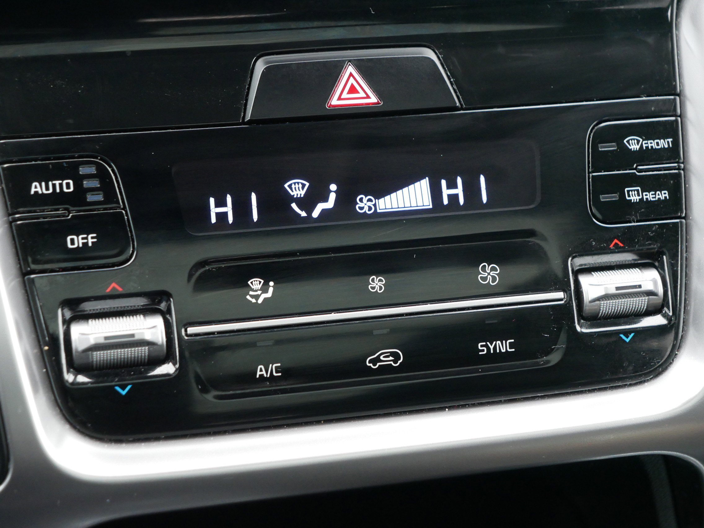 Certified 2023 Kia Sorento S w/ Panoramic Sunroof Package image 23