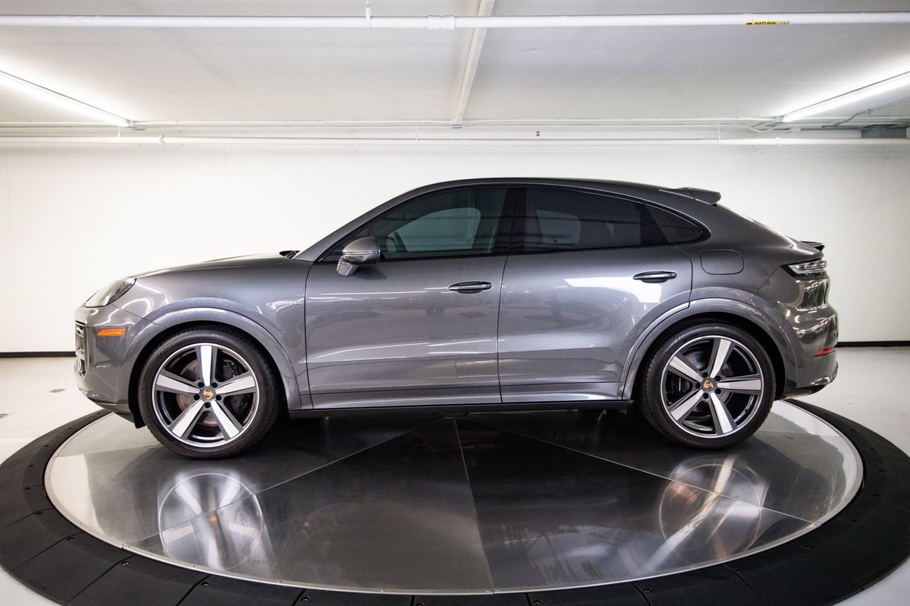 Certified 2024 Porsche Cayenne Turbo AWD/4WD image 2