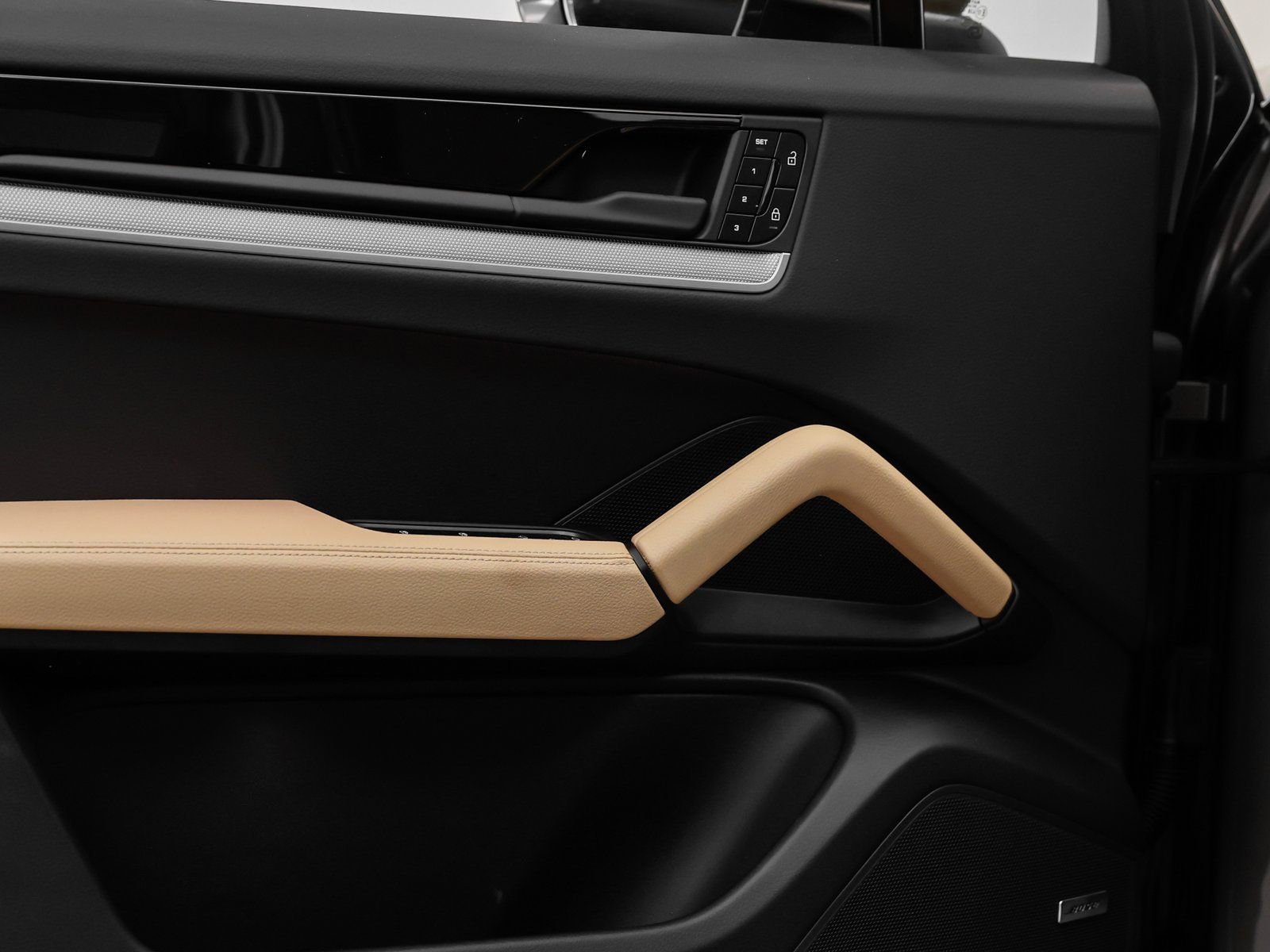 Certified 2025 Porsche Cayenne image 23