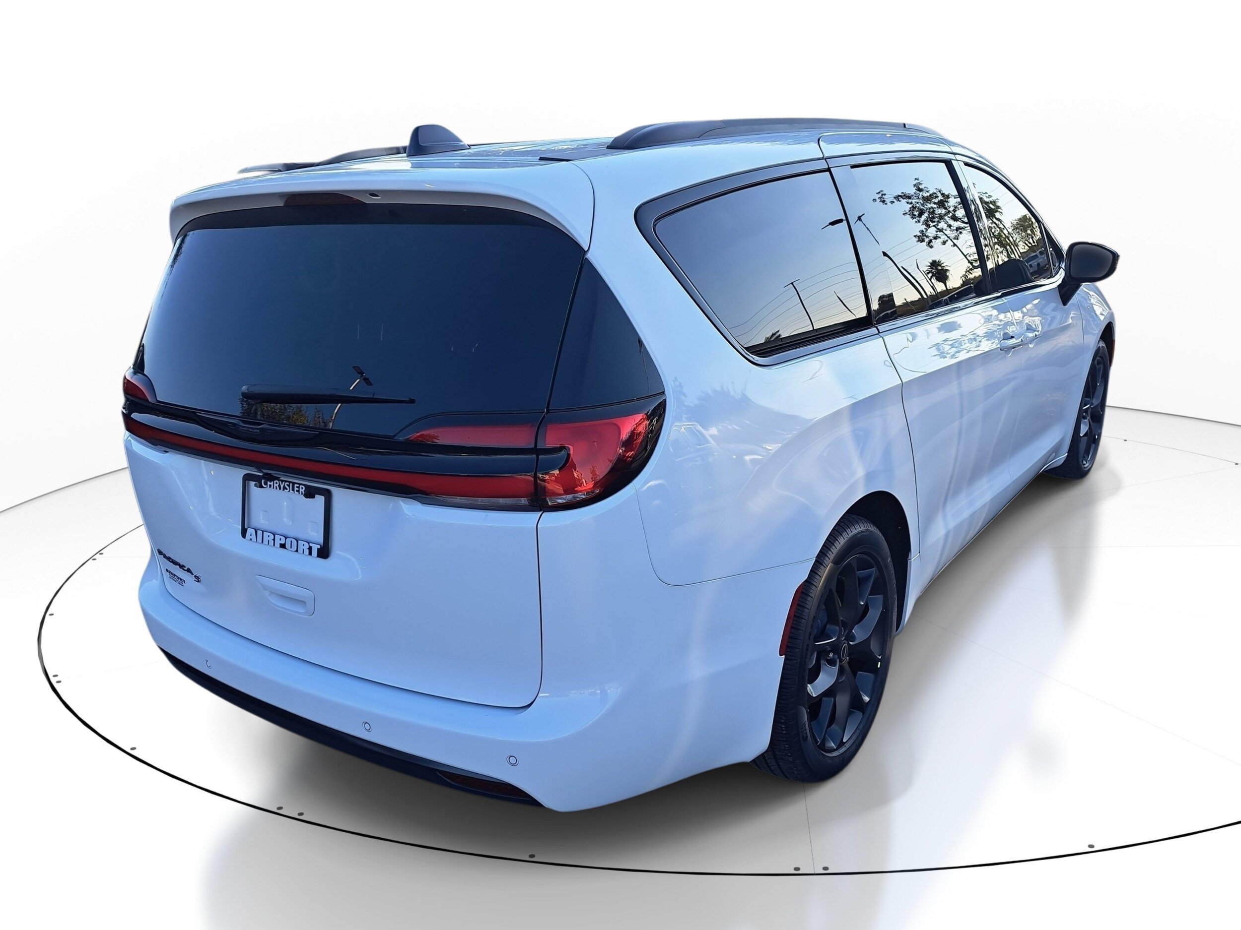 New 2026 Chrysler Pacifica Select w/ S Appearance Package FWD image 4