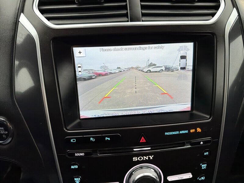Used 2017 Ford Explorer Platinum image 17