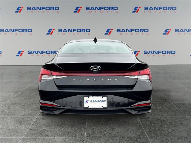 Used 2021 Hyundai Elantra SE image 4