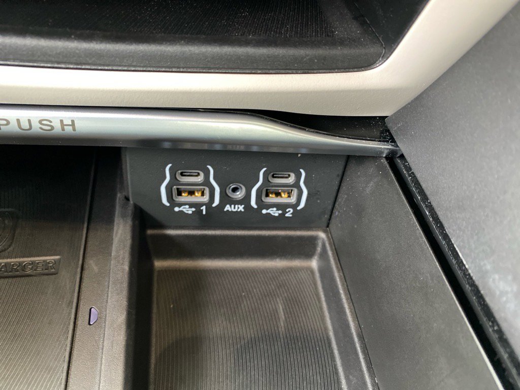 Used 2023 Chrysler Pacifica Limited image 12