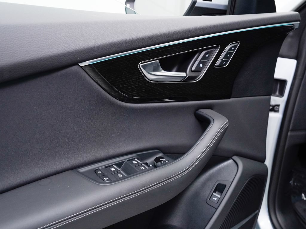 Certified 2025 Audi Q8 Premium Plus w/ Premium Plus Package AWD/4WD image 9