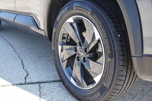 Used 2024 Nissan Rogue SV AWD/4WD image 8