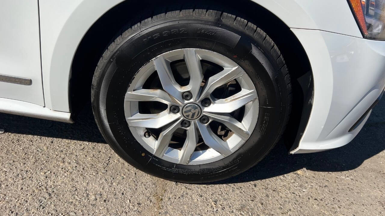 Used 2017 Volkswagen Passat 1.8T S image 29