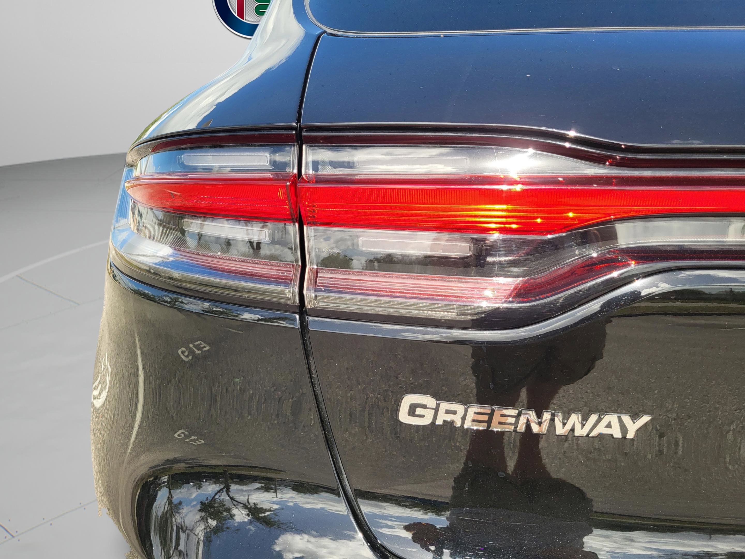 Used 2023 Porsche Macan AWD/4WD image 15