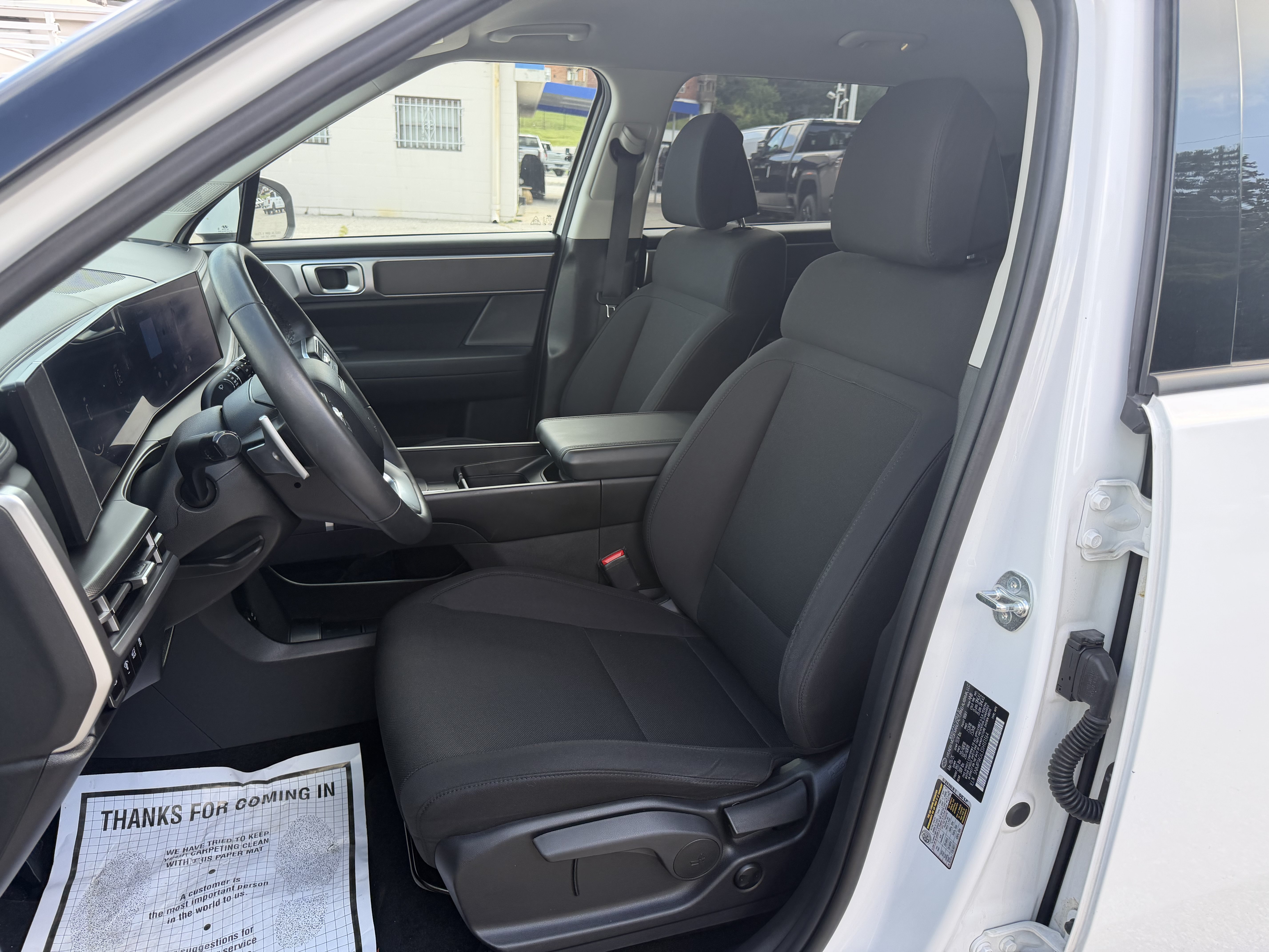 Used 2025 Hyundai Santa Fe SE FWD image 13