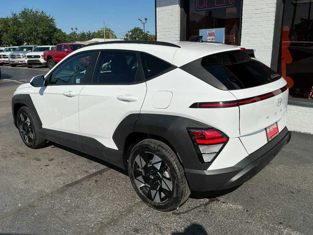 Used 2024 Hyundai Kona SEL FWD image 2