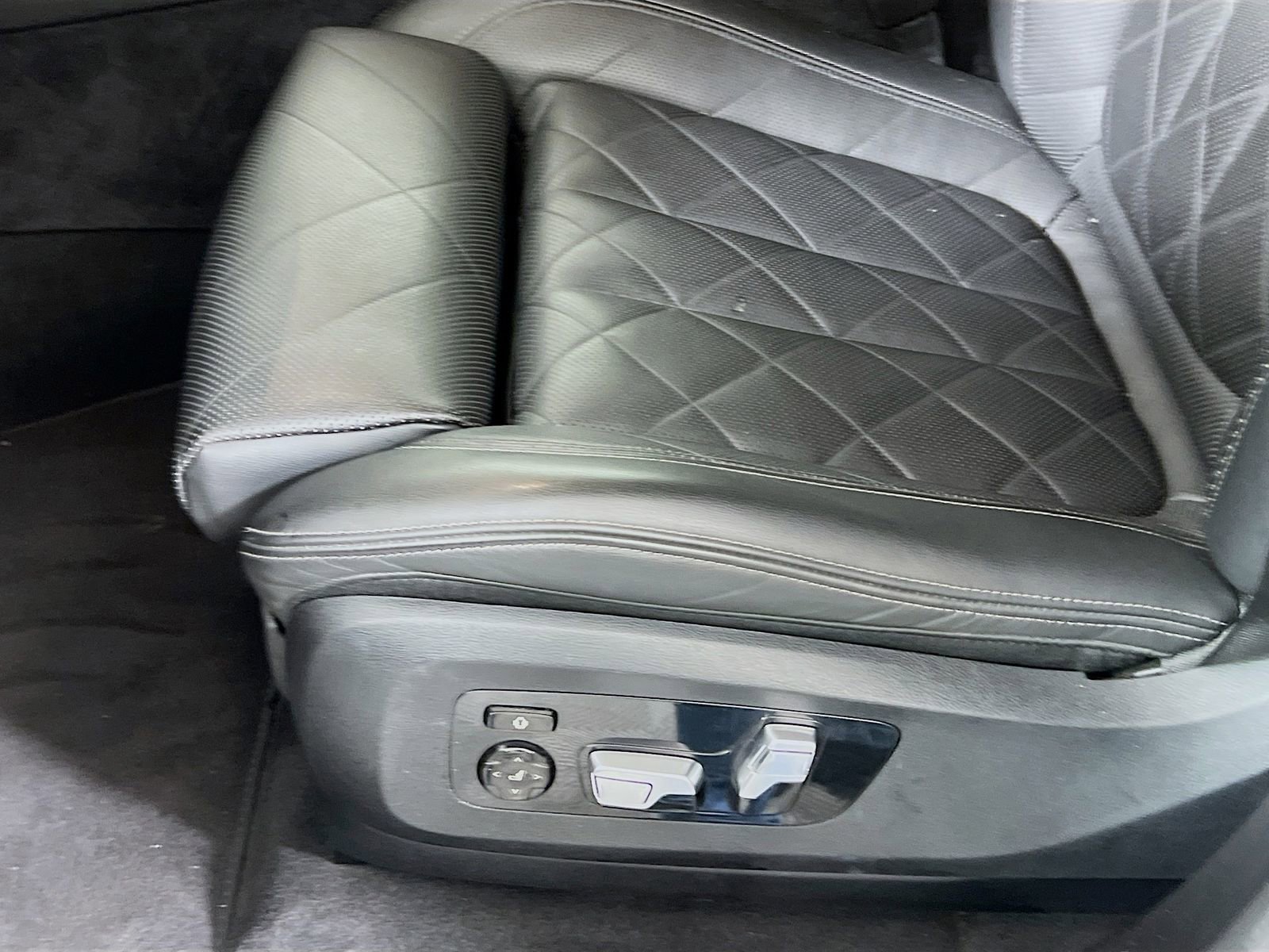 Used 2024 BMW X7 xDrive40i image 22