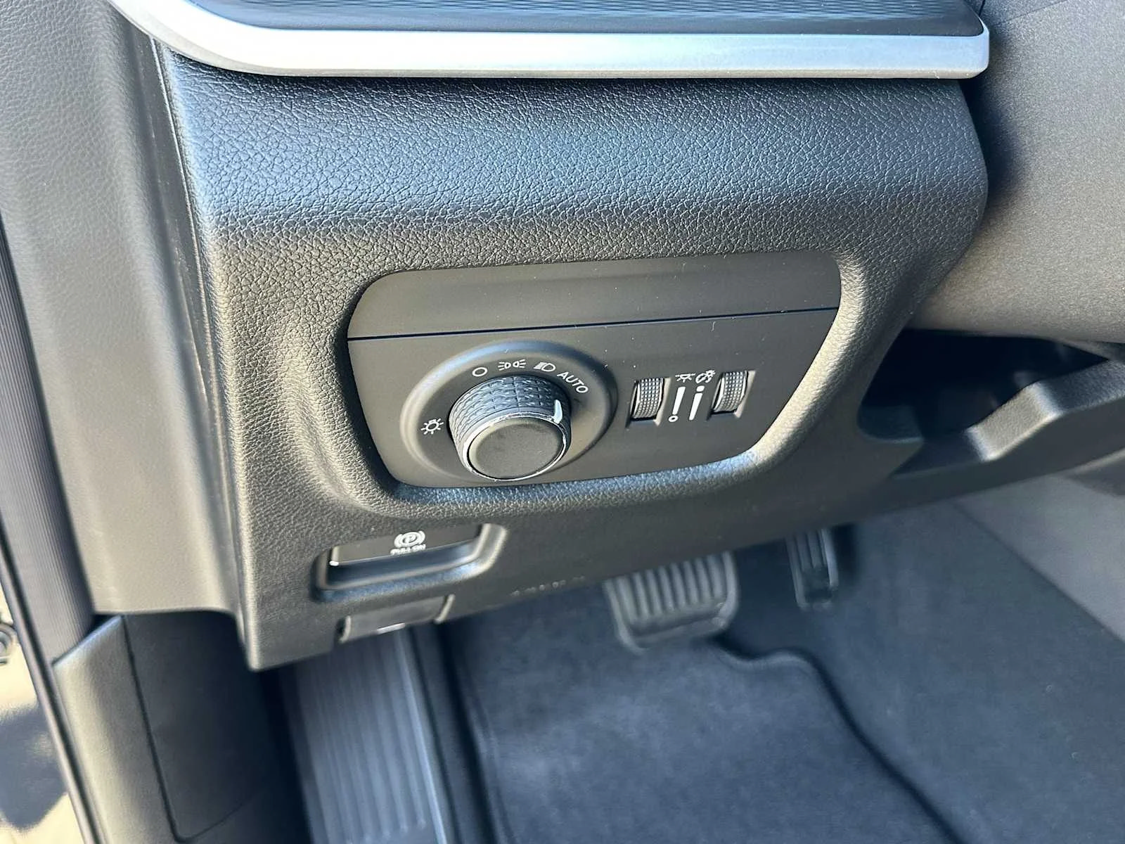 New 2025 Jeep Grand Cherokee Altitude AWD/4WD image 28