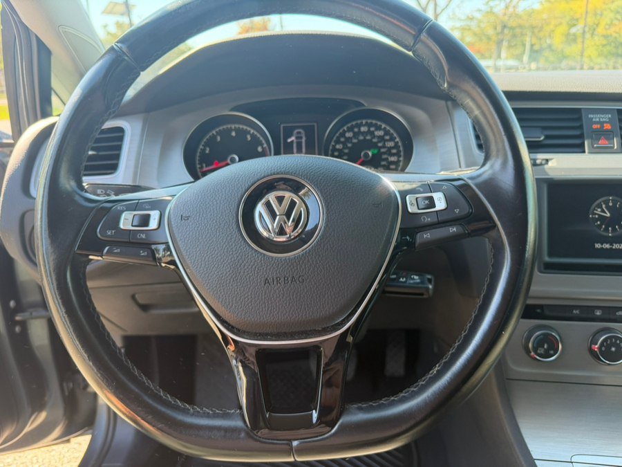 Used 2017 Volkswagen Golf S FWD image 11