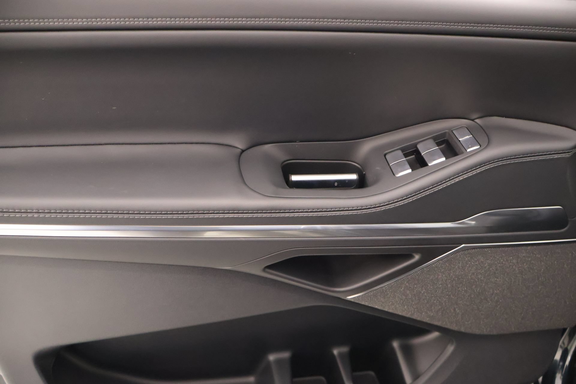 New 2025 Lincoln Navigator Reserve w/ Jet Appearance Package AWD/4WD image 18