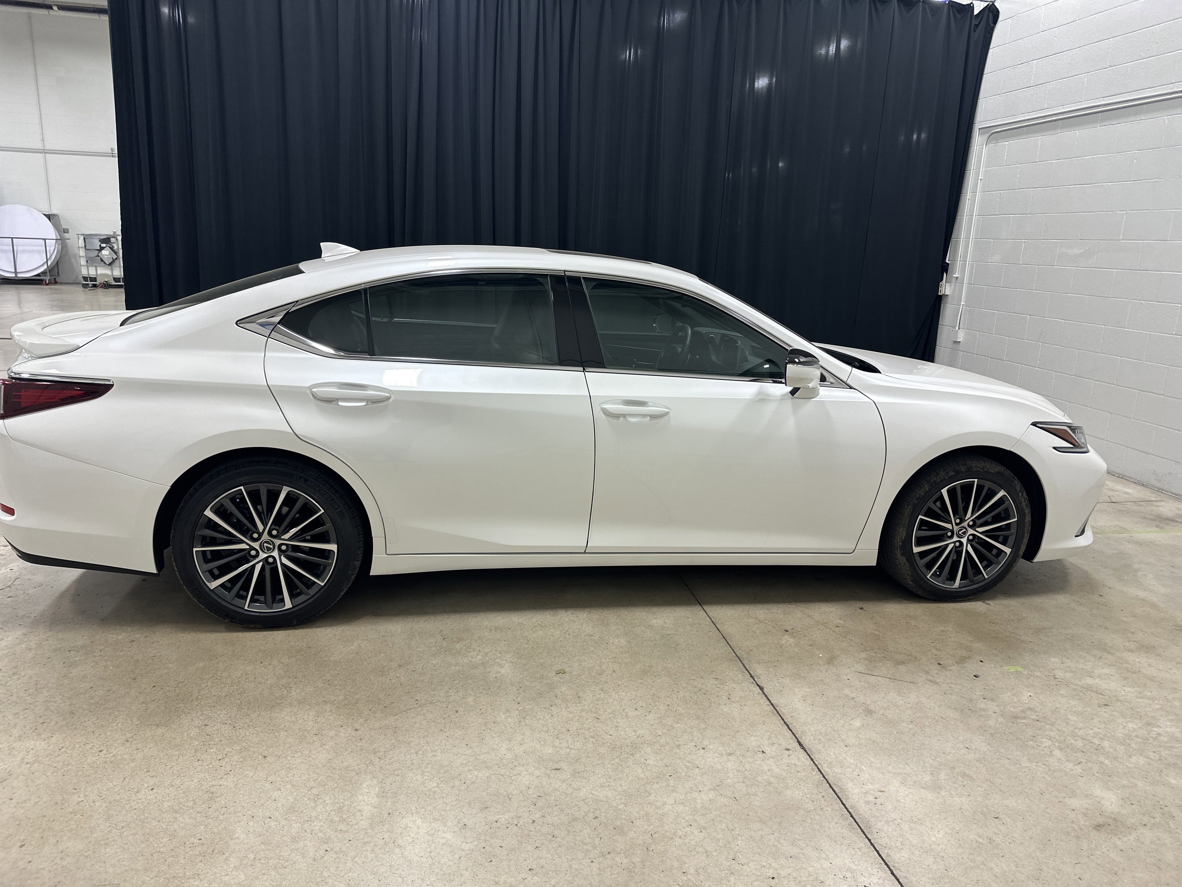 Certified 2023 Lexus ES 350 w/ Premium Package image 12