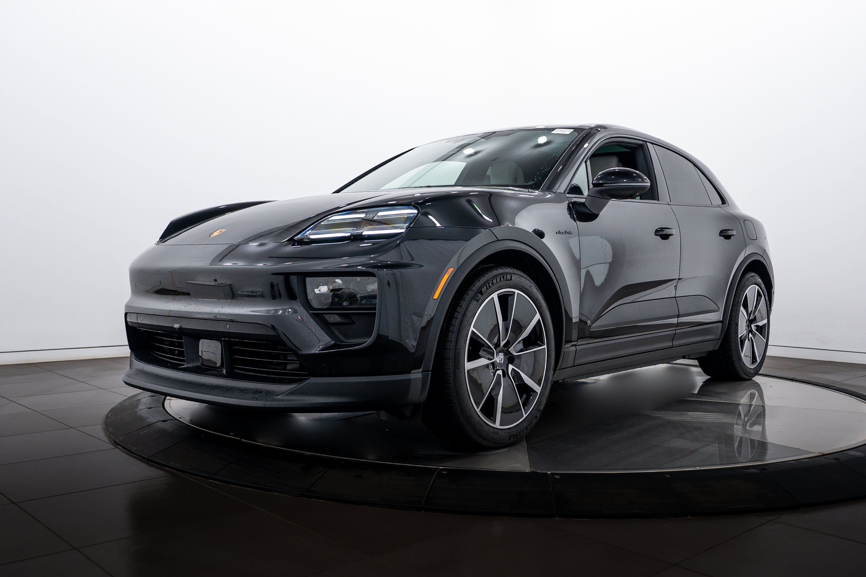New 2026 Porsche Macan 4 Electric AWD/4WD image 1