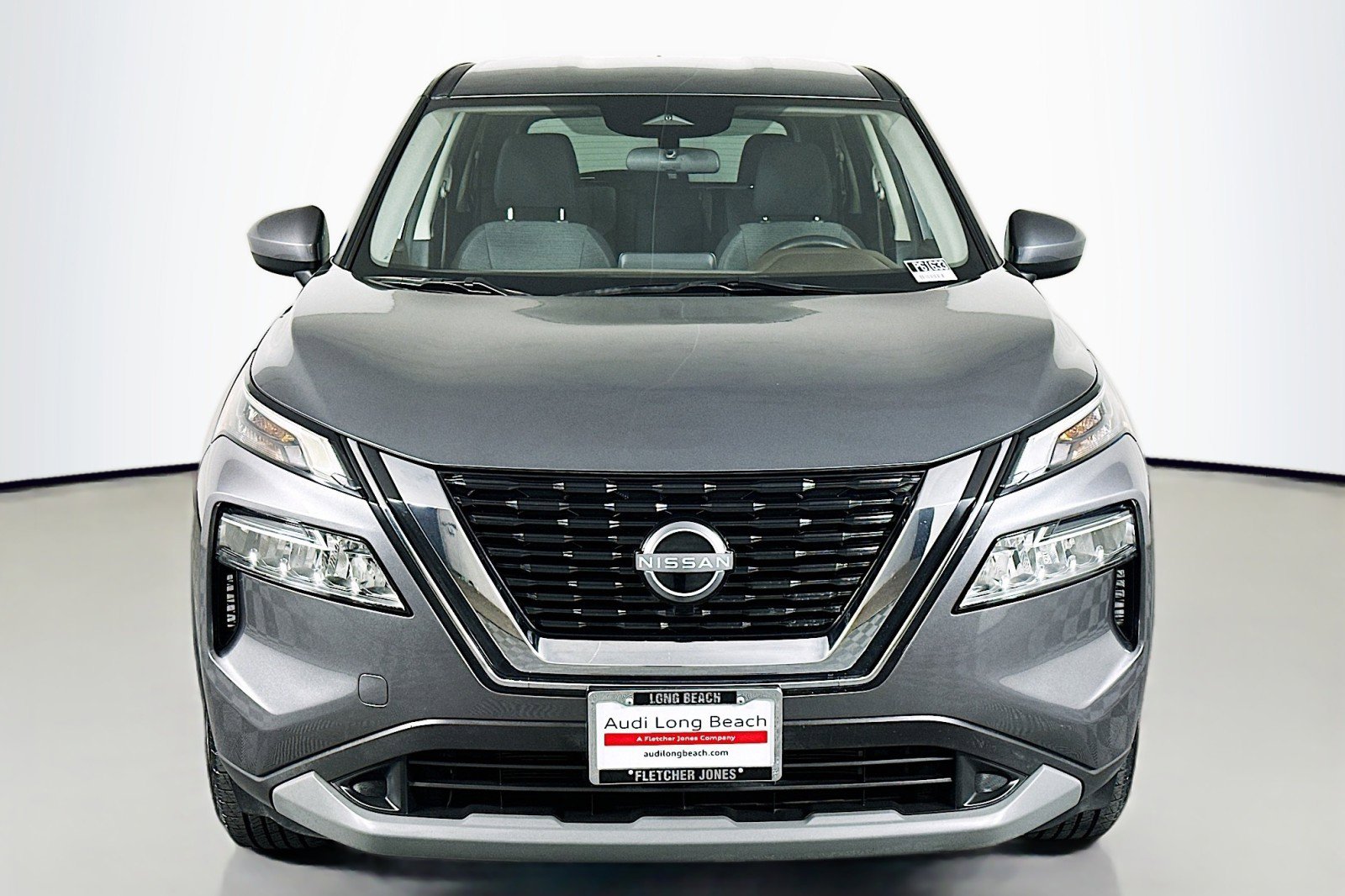 Used 2023 Nissan Rogue SV image 2