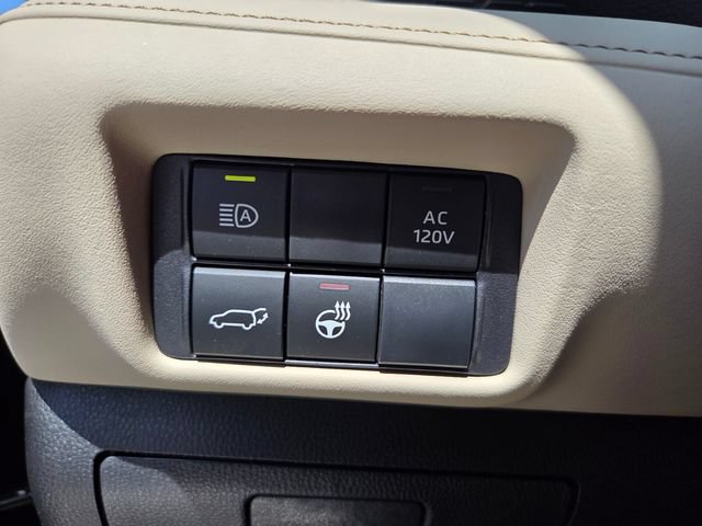 Used 2024 Toyota Highlander Limited AWD/4WD image 32