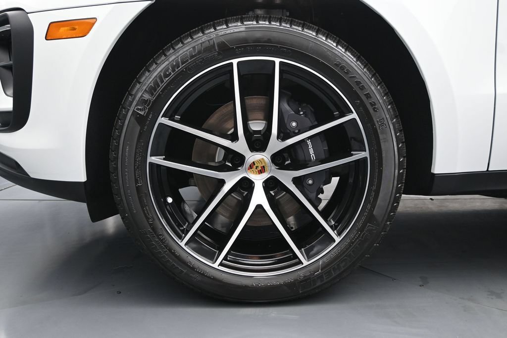 New 2026 Porsche Macan AWD/4WD image 9