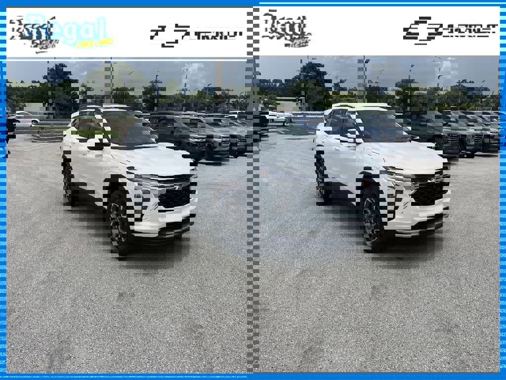 New 2025 Chevrolet Trax LT w/ Sunroof Package