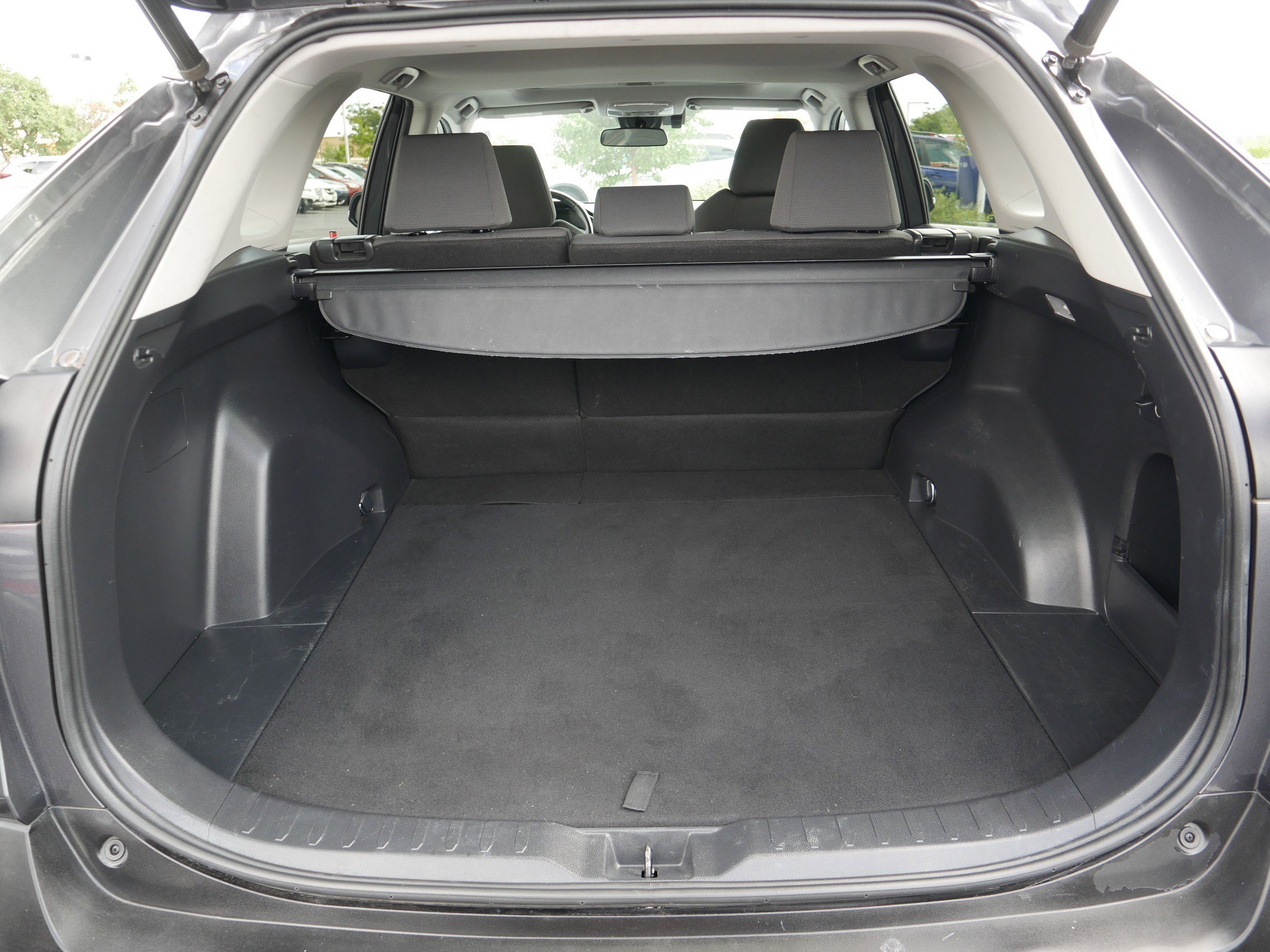 Used 2019 Toyota RAV4 XLE image 18